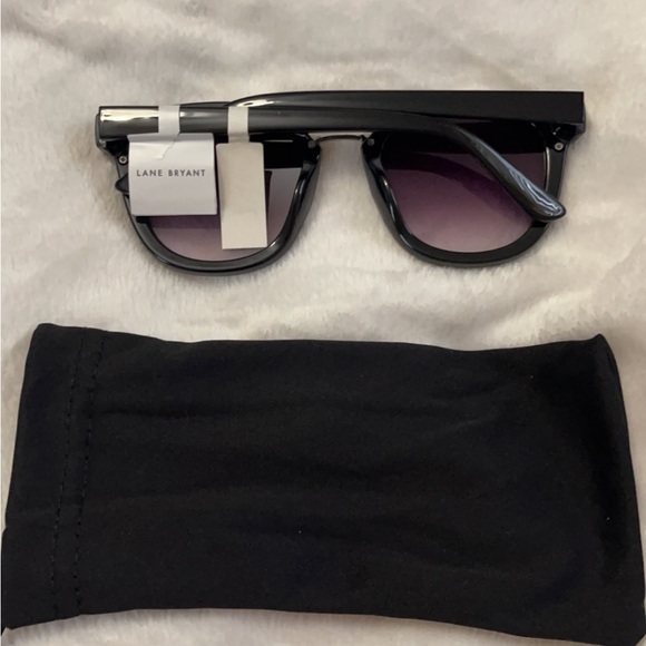 NWT Lane Bryant black sunglasses with pouch - Picture 2 of 2